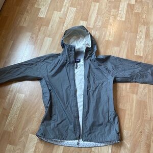 Women’s Patagonia Rain Jacket: Size(XL)